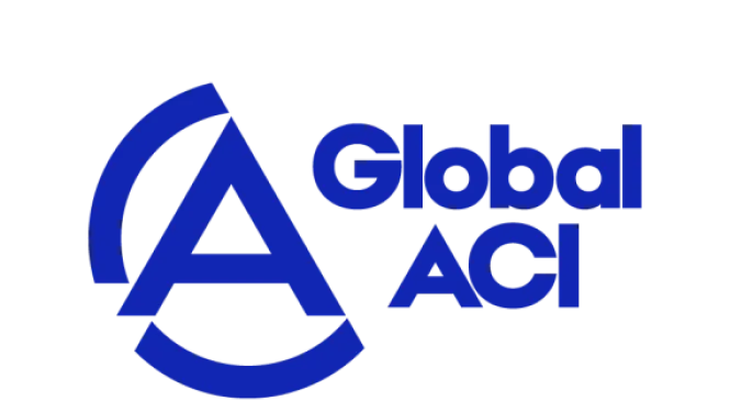 Global ACI logo, zilā krāsā nosaucuks un zilā krāsā emblēma, kur A burts izcelts un apkārt kreisajā pusē 2 loki 