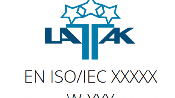 Akreditācijas zīmes jauno noteikumu piemērs LATAK logo ar standarta burtiem un piemēru, kā ir izvietota ANI reģistrēšanas informācija