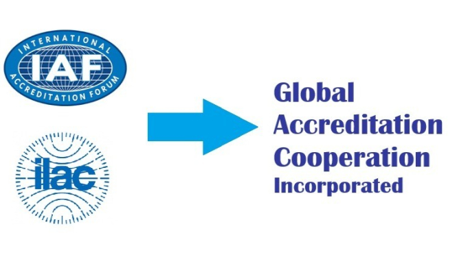 ILAC un IAF logotipi, zila burtiņa, kas norāda uz pāreju uz vienoto organizāciju