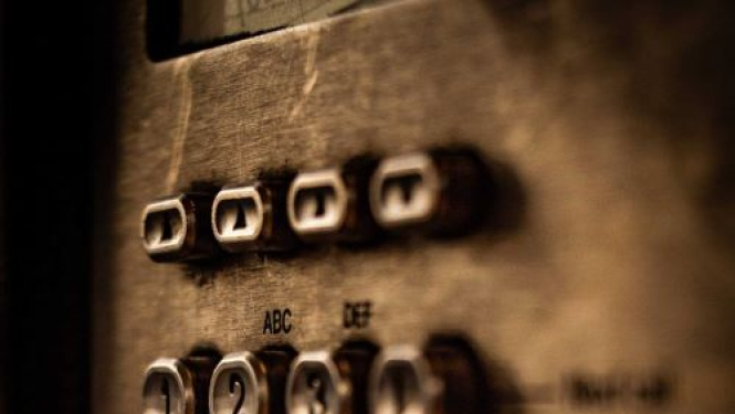 Liftu pogas brūns fons 