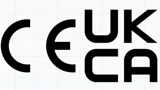 CE un UKCA marķējumi melni burti CE un UKCA