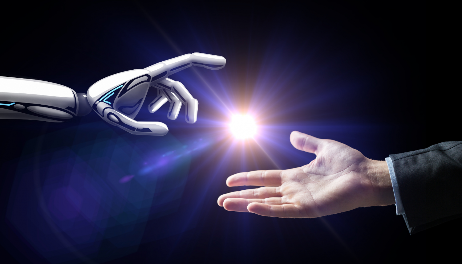 Robotizēta roka, vidū gaismas pūlis, labajā pusē cilvēka plauksta, kas tur šo gaismas pūli