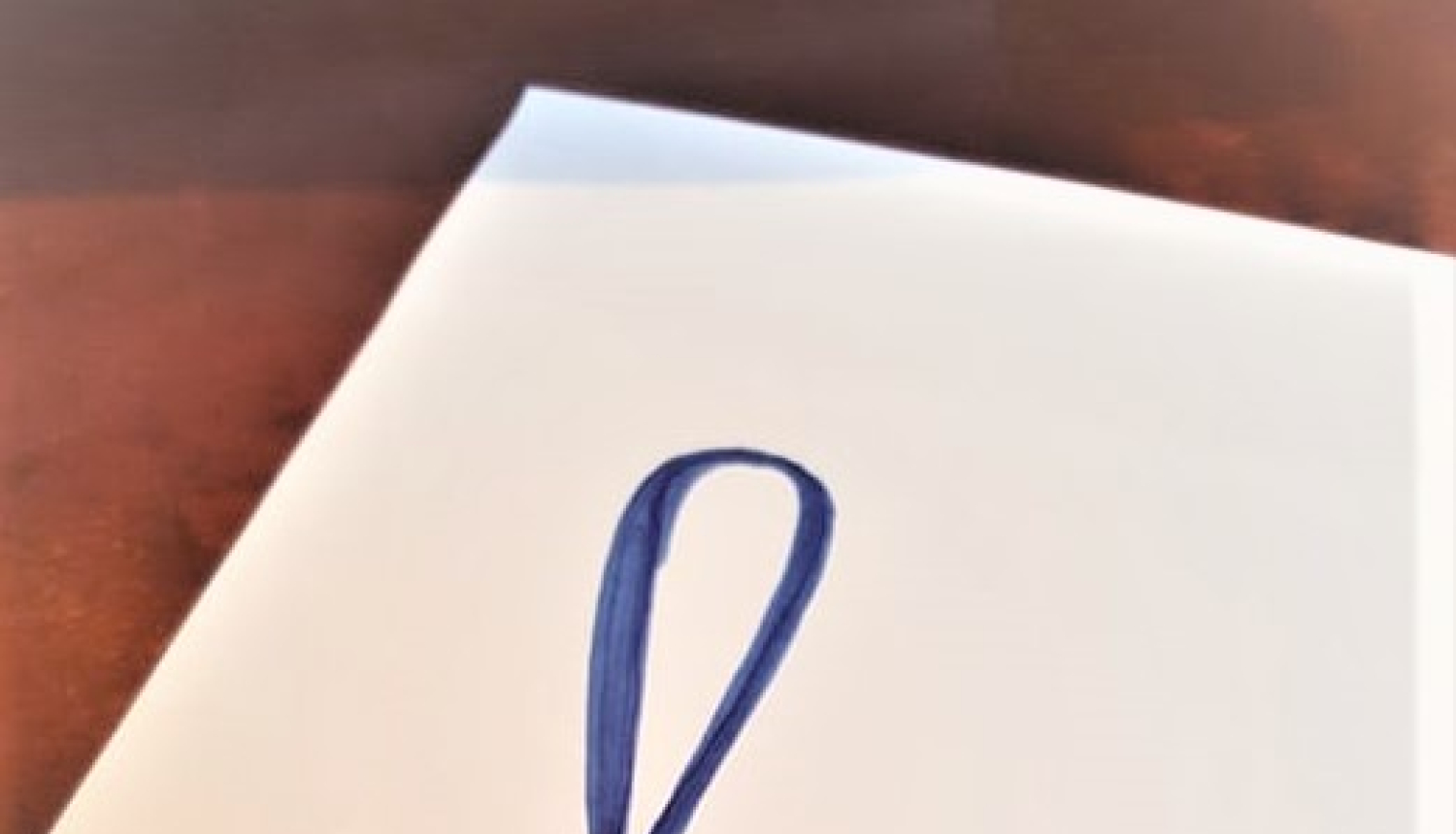 izsaukuma zīme pildspalva ar LATAK logo, pierakstu bloks