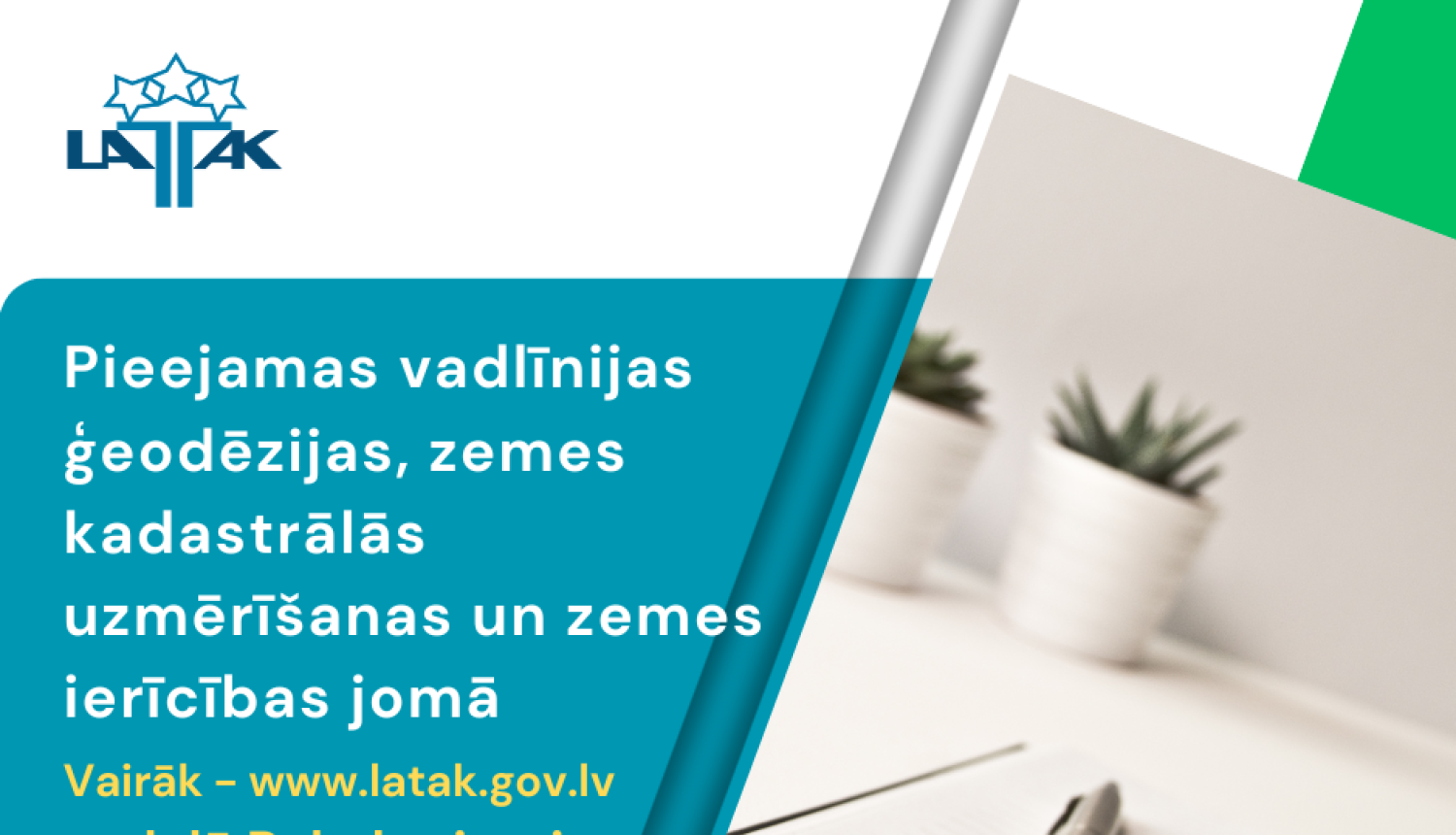 Pierakstu klade ar pildspalvu un zilizaļš teksta fons, uz kura rakstīta informācija, kur iepazīties ar vadlīnijām