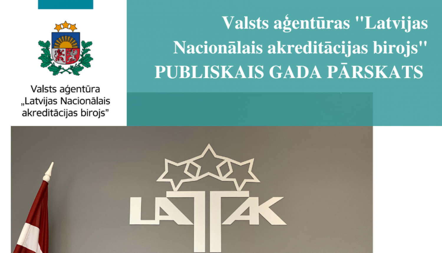 LATAK logo uz zeltīta fona, LATAK ģerbonis, zaļganzils fons